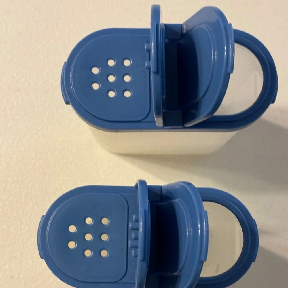 2 Tupperware Spice Shakers Blue Lid Frosted Clear Plastic Made in‎ USA Preowned